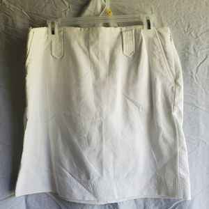 Madison Studio white skirt size 10, side zipper